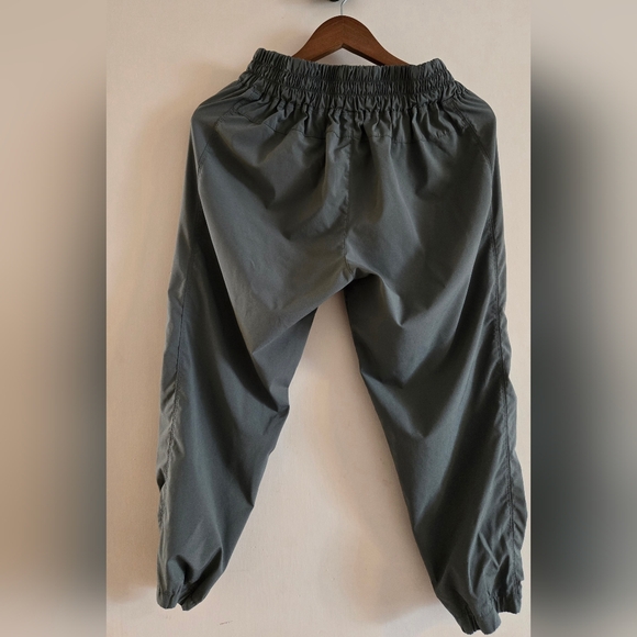 Apana brand. Size small/medium. Green. 3/4 cropped joggers. Elastic drawstring - Picture 12 of 12